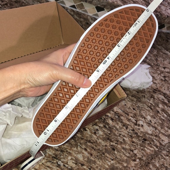 Vans Classic Slip-On Vibrant Yellow - Picture 4 of 6